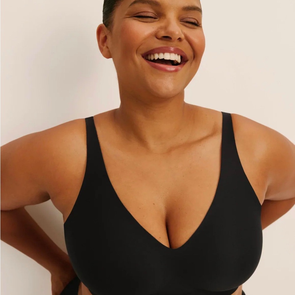 Knix Bra Wireless Revolution V-Neck